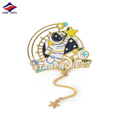 China Longzhiyu 15Years China Factory Lapel Pin Suit Cloth Brooch Nickel Free Professional Enamel Brooch for sale