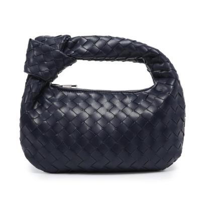 China New Classic Design Simple And Fashionable Handwoven Handbag Women's Cloud Knot Handbag for sale