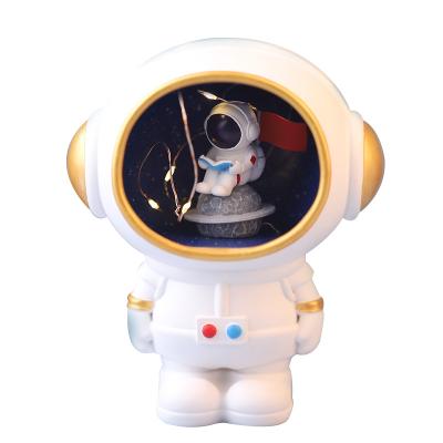 China Small Luxury Custom Creative Astronaut Star Night Light Astronaut Lamp Bedroom Decorations for sale