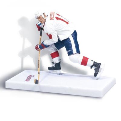 China Hockey Player Artificial Shake Mini Polyresin Toys Gifts Ice Head Sculpture For Souvenir for sale