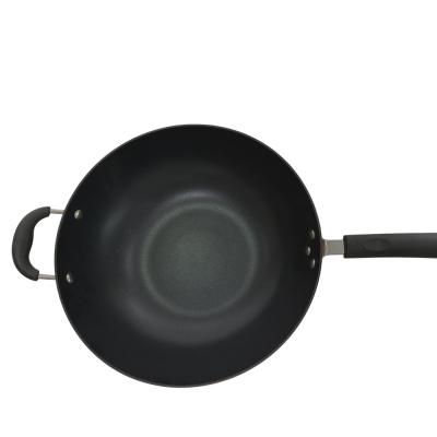 Chine Wok chinois de poêle souple de la fonte 12Inch avec la poignée résistante à la chaleur à vendre