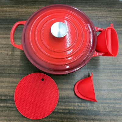 China Premium 6 Quart Enameled Cast Iron Dutch Oven With Lid - Available In 6 Colors With Silicone Gloves & Pot Holders for sale