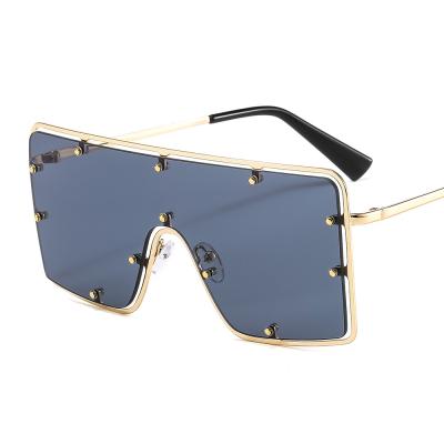 China High Quality Vintage Metal Frame Square Gradient Sunglasses Women Oversized One Piece Sunglasses for sale