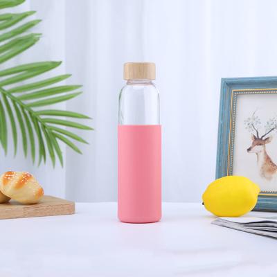 China Eco-Friendly Sustainable Bamboo Sleeve Travel Silicone Lid 550ml Borosilicate Glass Durable Water Bottle for sale