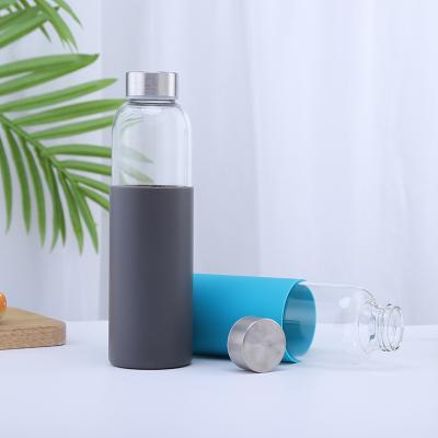 China Eco-Friendly Sustainable High Quality Bamboo Sleeve Lid 550ml Borosilicate Glass Glass Water Bottle Sustainable for sale