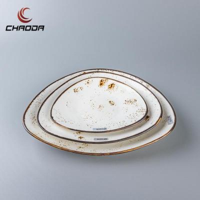 China New Design Viable Dish Triangle Shape Ceramic Salad Bowl Chaoda Porcelain Dish Restaurant Hotel for sale