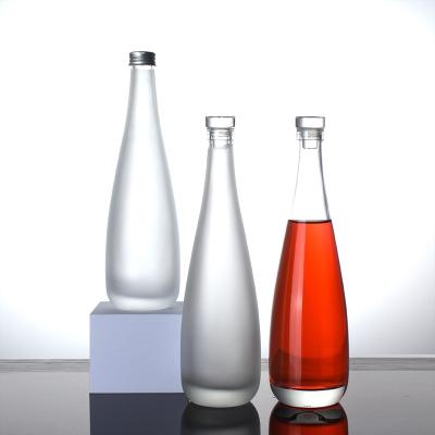 China Beverage JO Flat Bottom Sloping Shoulder Empty Airtight Round Glass Water Bottles With Aluminum Screw Tops for sale