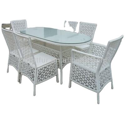 China Waterproof Outdoor Rattan Garden Furniture Set Rattan Table And Chair Set Outdoor Patio Furniture Set for sale