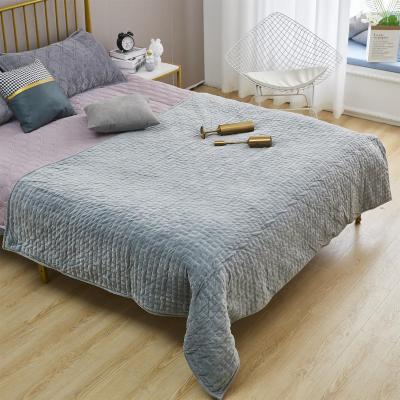 China Anti-static high quality thick blanket to keep control flannel warm and high quality double-sided quilted blanket for sale