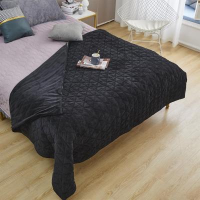 China Antistatic Made In China Single Sided Quilted Comforter Plus Blanket Heat And Soft Black Weighted Household Items Blanket for sale