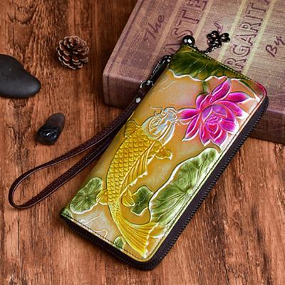 China 2022 Retro Style Handmade Italian Leather Women's Luxury Wallets High Quality Wallets Fashion Portable Carp Long Wallets for sale