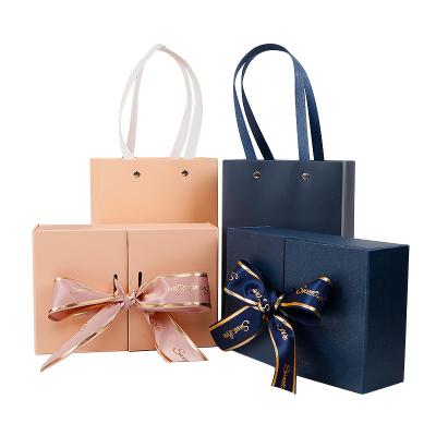 China Environmentally friendly custom made high quality logo present creative paper gift personalized bags for sale