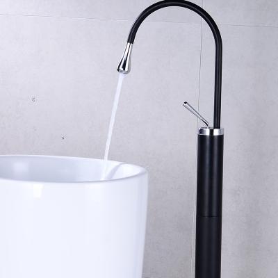 China Without Slide Bar User Friendly Design Solid Brass Taps Mixer Luxury Floor Standing Bathtub Faucets for sale