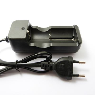 Cina Caricatore ricaricabile del pacchetto della batteria LiFePO4 di UE per 3.2V/3.7V 14500 16430 batterie in vendita