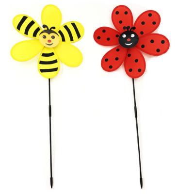 China Garden Decoration Bee Beetle Windmill Children Holding Small Toys In The Park Zoo Family Decoration Windmill for sale