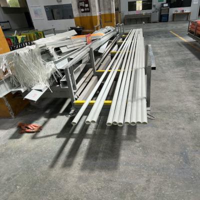 Chine Épaisseur de paroi 2,5 mm Tubes ronds en FRP pultrusion gris clair comme installation d'infrastructures à vendre