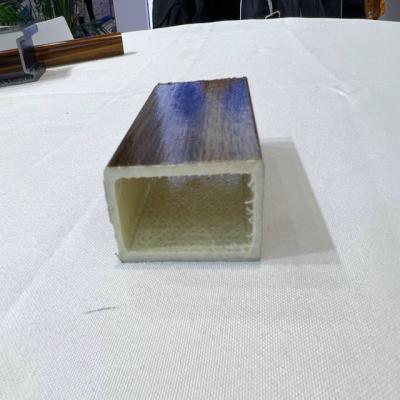 China Tubo rectangular de FRP versátil para diferentes industrias y entornos con superficie de patrón de madera en venta