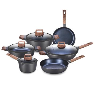 China Fashionable DSFOM 8502 Premium Kitchen Utensil Viable Set Essential Aluminum Pot And Pan Set for sale