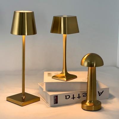 China Battery Restaurant Decor luxury hotel Portable Touch Retro Rechargeable Electroplating Gold LED Table Lamp Cordless à venda