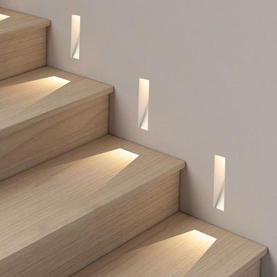 China Modern LED Sensor Corner Wall Lamp Elevate Your Staircase with 30000 Hours Working Time and Minimalist Bezel-less Design for sale