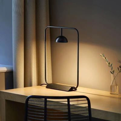 China Power Supply Other Modern Iron LED Table Lamp for Bedroom Living Room Study and Hotel in Postmodern Bauhaus Style en venta