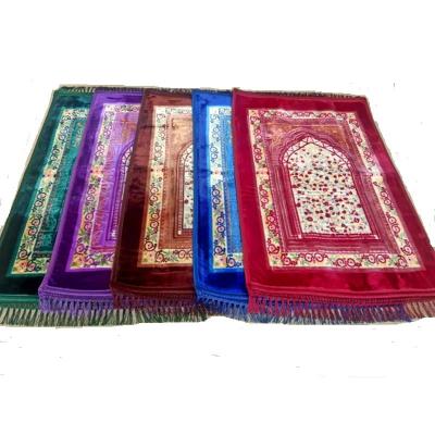 China Washable Raschel Emboss One Kg Islamic Use Muslim Prayer Mat for sale