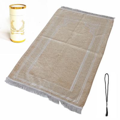 China Washable Prayer Mat With Gift Box Janamaz Sajadah Soft Islamic Prayer Blanket 70*110cm for sale