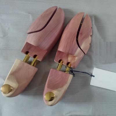 China Protect the shoes High quality customized logo wooden shoe last adjustable cedar shoe trees wholesale for sale