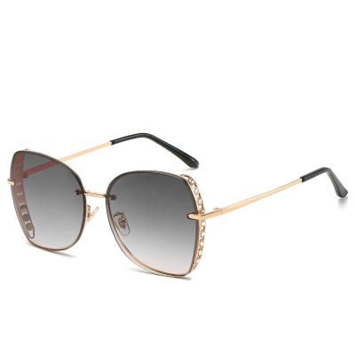 China Fashion Sunglasses Fashion Style Hot Selling Metal Round Frame Sunglasses With Rhinestone for sale