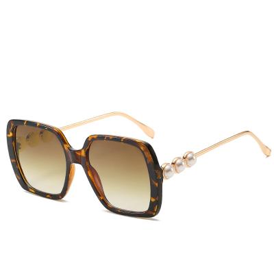 China 1926 Pearl Leg Border Sunglasses New Square-frame Fashion Sunglasses Women Big-frame Sunglasses Women's Sunglasses for sale