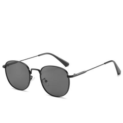 China Sunglasses 9068 new fashion sunglasses European and fashion square frame ocean sunglasses men and women American metal sunglasses for sale