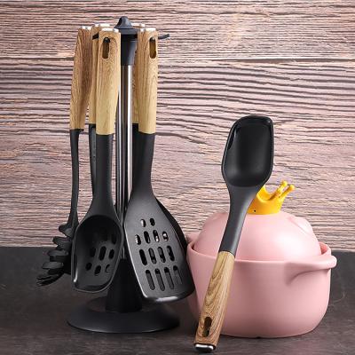 China Viable Kitchen Accessories Cooking Sets Silicone Cozinh Utensil Wood Handle 7 Piece Set Cooking Utensils for sale