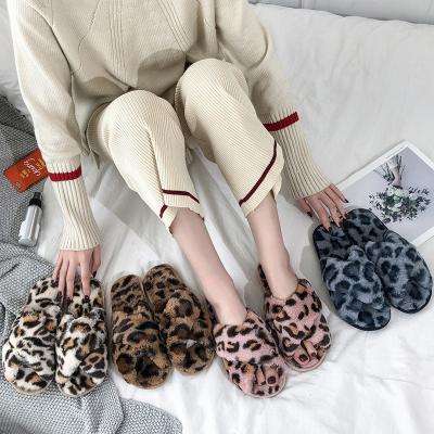 China Fashion trend new high quality ladies slippers winter leopard print plush fancy slippers home shoes for sale