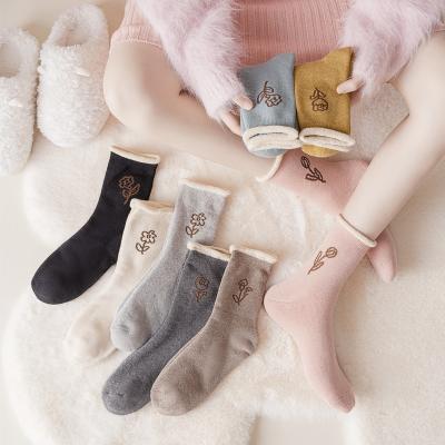 China Winter QUICK DRY Fuzzy Terry Loop Women Indoor Floor thermal thick thongs fashion cute flower warm socks women for sale