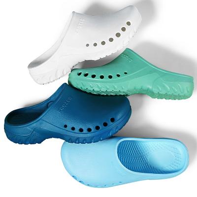 China 2022 Wholesale Scrubs Shoes Medical Breathable Professional Nurse Slippers For Nurses Hospital Shoes Unisex Surgical Clogs Shoes for sale