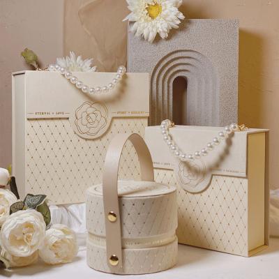 China Handmade Luxury Rigid Wedding Favor Gift Box Velvet Square Round Handbag Shape Gift Wrapping Paper Box With Pearl Leather Handle for sale