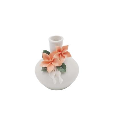 China Handwork Transitional Desktop Creative Ceramic Vase Flower Home Vase For Home Decoration for sale