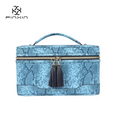 Cina large capacity & new design china oem supplier custom makeup storage box soft light weigh cosmetic case with zipper in vendita