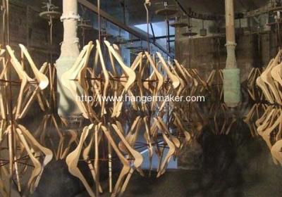 China Automatic Wooden Hanger Painting Machine for sale