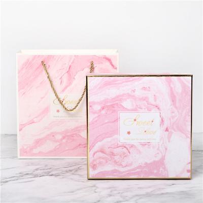 China Luxusgeburtstags-Geschenk-Verpackenpappkosmetische Verpackenkasten-Marmor-Korn kundengebundene Geschenkbox mit Tasche zu verkaufen