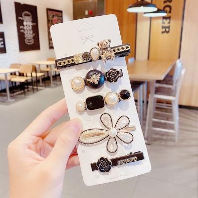 China Hair Accessories Wholesale Hair Cuts Retro Heavy Industry Hair Accessories Set Diamond And Pearl Side Clip Set for sale