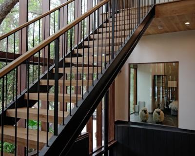 China Contemporary Floating Staircase with Timber Treads and Straight Railing Wood Staircase Glass Enclosure Design for sale