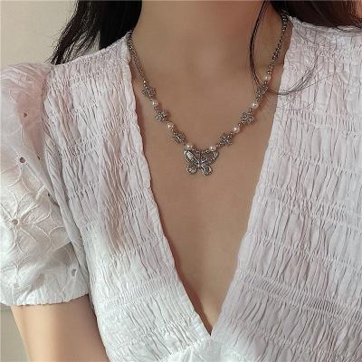 China New FASHION Shiny Crystal Butterfly Necklace Pearl Clavicle Chain Necklaces For Women Fashion Jewelry 2022 for sale