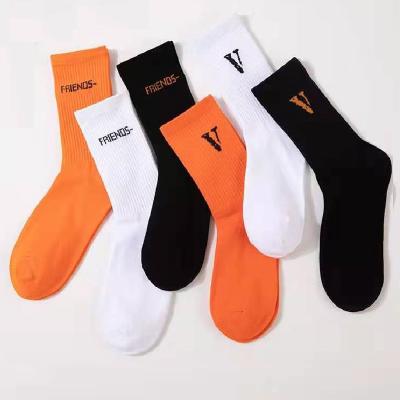 China 2022 New Letter V Embroidery Logo Print Men's Designer Sport Custom Socks QUICK DRY Compression Socks for sale