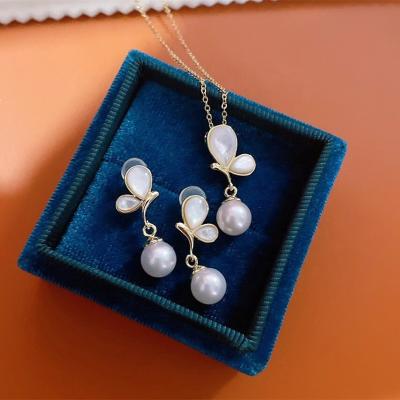 China Graceful Mothers Day Gifts Set Pearlescent Jewelry Set Freshwater Pearl Jewelry Set Necklace for sale