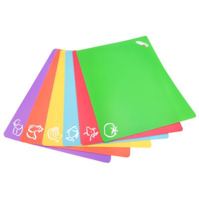 China Food Grade Disposable Colorful Flexible Folding PP Chopper Universal Plastic Cutting Board for Restaurant and Home USE for sale