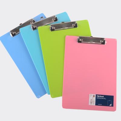 China Schools Office Supplies Eco-friendly Colored Flexible Plastic Marking Board Custom File A5 Clip Board for sale