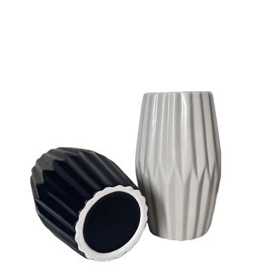 China Modern Creative Glossy Ceramic Vase Table Vase Ceramic Vase With Good Price With Best Quality for sale