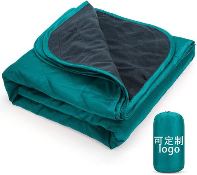 China Custom 20T Outdoor Cold-proof Warm Fleece Blanke Blanke Mat Waterproof Outdoor Blanket Camping Picnic Blanket for sale