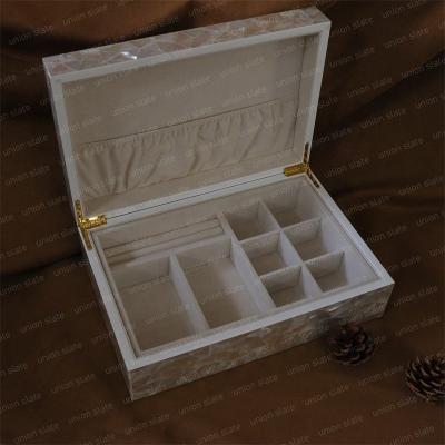 China Luxury Fashionable White Pearlescent Lip Jewelry Case Handmade Jewelry Storage Boxes With Custom Logo for sale